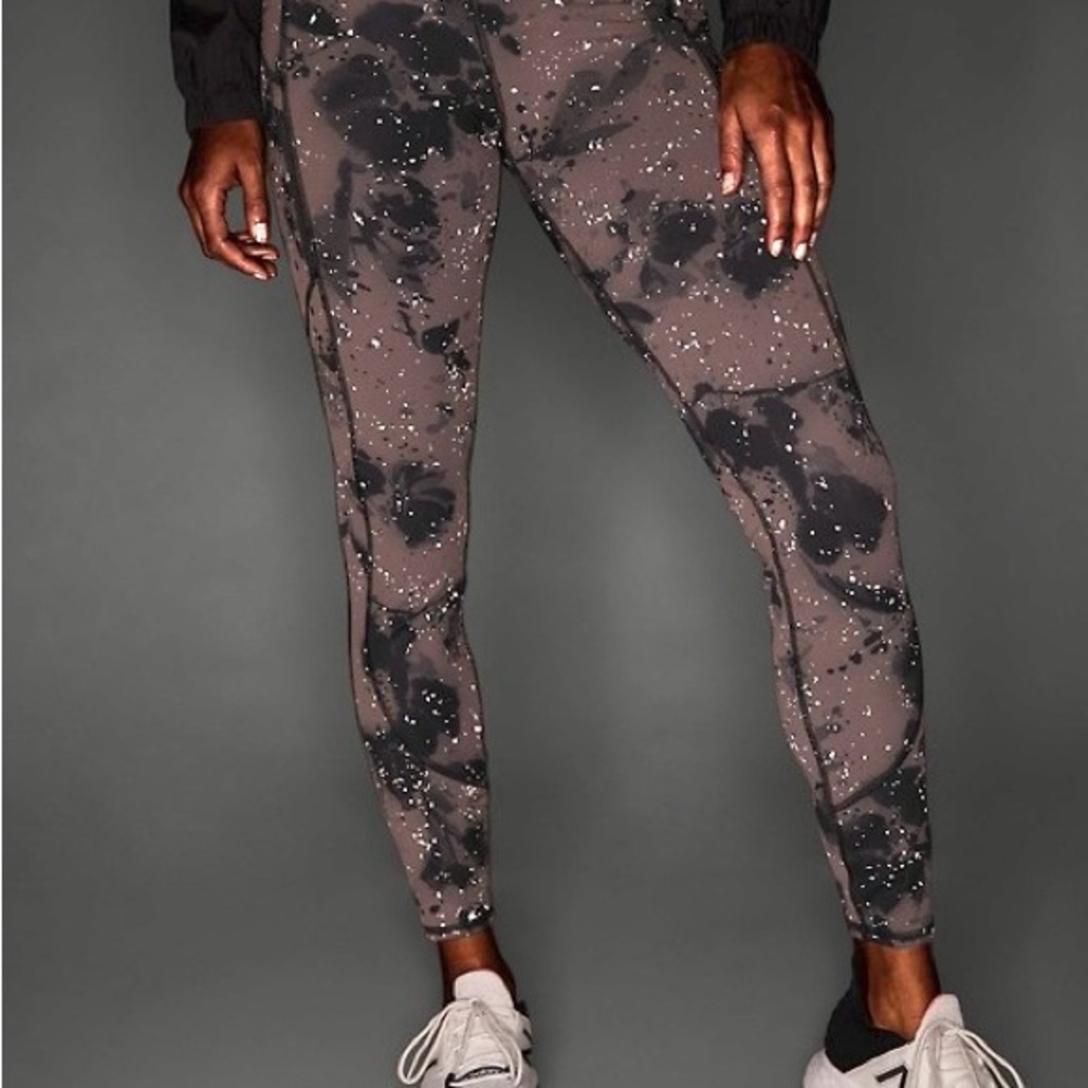 Athleta Rainier Reflective Powerlift Black/Grey Floral Women’s Tights Size XS